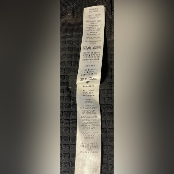 patagonia Lg M's quilted hooded jacket. Used yet very good condition. - Picture 7 of 7